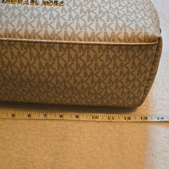 MICHAEL KORS VANILLA LARGE JET SET CHAIN SHOULDER TOTE BAG/ PURSE - Picture 3 of 16